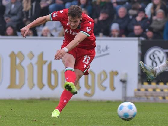 10.11.2024, xblx, Fussball 2.Bundesliga, SV Elversberg - Hannover 96 emspor, v.l. Max Christiansen (Hannover 96) (DFL DFB REGULATIONS PROHIBIT ANY USE OF PHOTOGRAPHS as IMAGE SEQUENCES and or QUASI-VIDEO) Elversberg