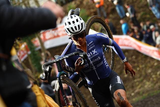 Dutch Lucinda Brand pictured in action during the women s elite race at the Jaarmarktcross cyclocross cycling event in Niel, race 3 8 of the Superprestige competition, . DAVIDxPINTENS  x105169696x