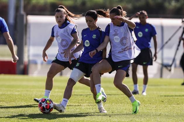 Sport Bilder des Tages November 11, 2024, Sant Joan Despi, Barcelona, SPAIN: Patri Guijarro and Ewa Pajor during the training day of FC Barcelona, Barca ahead UEFA WomenÃ¢â‚¬â ¢s Champions League, football match against SKN St. Polten at Ciudad Esportiva Joan Gamper on November 11, 2024 in Sant Joan Despi, Barcelona, Spain. Sant Joan Despi SPAIN - ZUMAa181 20241111_zaa_a181_020 Copyright: xJavierxBorregox