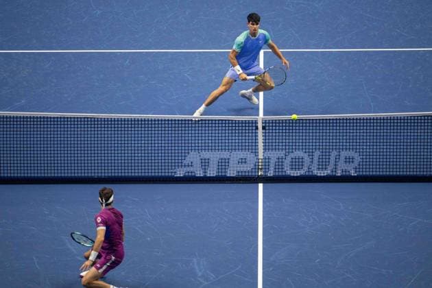Spain s Carlos Alcaraz returns the ball to Norway s Casper Ruud during& xa0;their singles tennis match of the ATP, Tennis Herren World Tour Finals at the Inalpi Arena, in Turin, Italy - - Monday, November 11, 2024.  Copyright: xMarcoxAlpozzi LaPressex