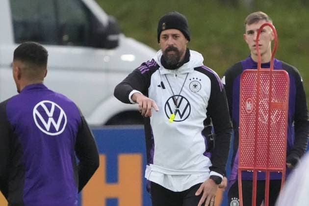 Co-Trainer Assistenztrainer Sandro Wagner (Deutschland Germany) - Frankfurt 11.11.2024: Training der Deutschen Nationalmannschaft