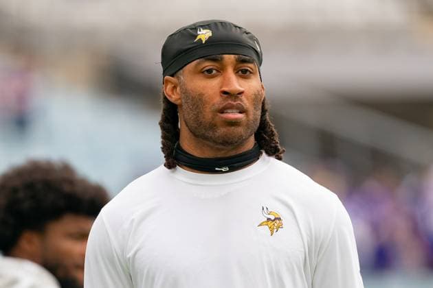 JACKSONVILLE, FL - NOVEMBER 10: Minnesota Vikings cornerback Stephon Gilmore (2) walks the field during warm ups before an NFL, American Football Herren, USA game between the Minnesota Vikings and the Jacksonville Jaguars on November 10th, 2024 at EverBank Stadium in Jacksonville, FL.(Photo by Chris Leduc Icon Sportswire) NFL: NOV 10 Vikings at Jaguars EDITORIAL USE ONLY Icon241110117
