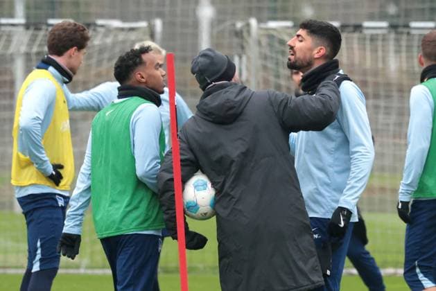 DEU, DFL, 2. FBL Hertha BSC, Training, 12.11.2024, Sportforum, Berlin, DEU, DFL, 2. FBL Hertha BSC, Training, im Bild Andreas Bouchalakis (Hertha BSC Berlin 5), Bilal Hussein (Hertha BSC Berlin 14), Co-Trainer Patrick Ebert (Hertha BSC Berlin) DFL - regulations prohibit any use of Photographs as image sequences and or quasi-video Foto: Juergen Engler nordphoto GmbH
