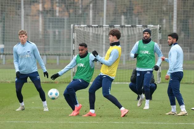 DEU, DFL, 2. FBL Hertha BSC, Training, 12.11.2024, Sportforum, Berlin, DEU, DFL, 2. FBL Hertha BSC, Training, im Bild Bilal Hussein (Hertha BSC Berlin 14), Pascal Klemens (Hertha BSC Berlin 41), Luca Schuler (Hertha BSC Berlin 18), Smail Prevljak (Hertha BSC Berlin 9), Kevin Sessa (Hertha BSC Berlin 8) DFL - regulations prohibit any use of Photographs as image sequences and or quasi-video Foto: Juergen Engler nordphoto GmbH