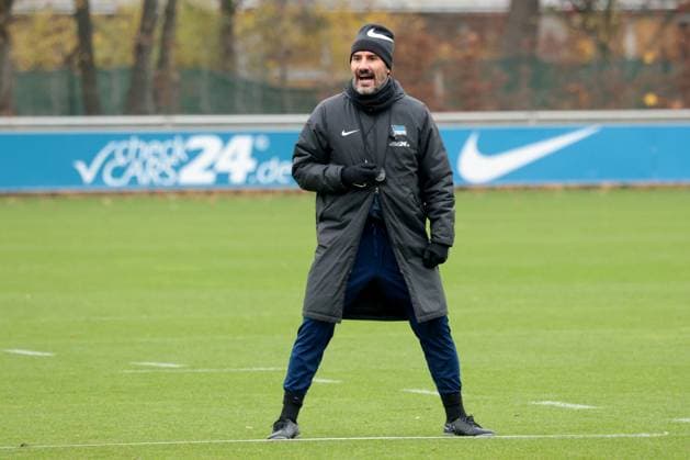 DEU, DFL, 2. FBL Hertha BSC, Training, 12.11.2024, Sportforum, Berlin, DEU, DFL, 2. FBL Hertha BSC, Training, im Bild Cheftrainer Cristian Fiel (Hertha BSC Berlin) DFL - regulations prohibit any use of Photographs as image sequences and or quasi-video Foto: Juergen Engler nordphoto GmbH