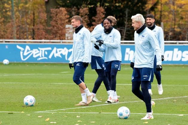 DEU, DFL, 2. FBL Hertha BSC, Training, 12.11.2024, Sportforum, Berlin, DEU, DFL, 2. FBL Hertha BSC, Training, im Bild Hertha-Spielerkreis DFL - regulations prohibit any use of Photographs as image sequences and or quasi-video Foto: Juergen Engler nordphoto GmbH