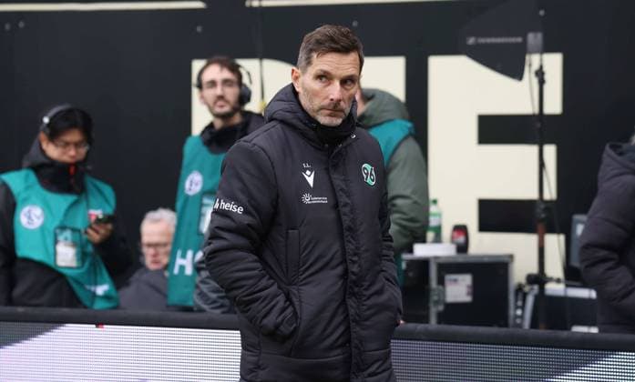10.11.2024, Fussball, Herren, 2. Bundesliga, Saison 2024 2025, SV 07 Elversberg - Hannover 96, Trainer Stefan Leitl (Hannover 96) Elversberg Ursapharm-Arena an der Kaiserlinde Saarland Deutschland (DE) Copyright: xFabianxKleerx