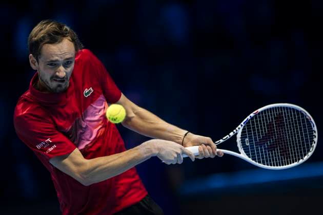 Nitto ATP, Tennis Herren Finals - Day Three Daniil Medvedev of Russia plays a backhand during his round robin singles match against Alex de Minaur of Australia during day three of the Nitto ATP Finals. Daniil Medvedev won the match 6-2, 6-4. Turin Italy Copyright: xNicolòxCampox
