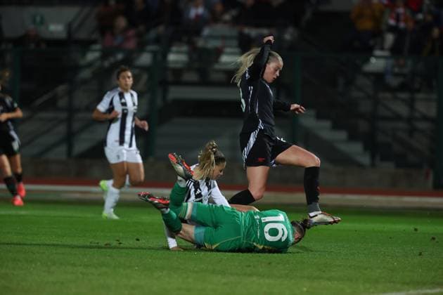 Pauline Peyraud-Magnin (Juventus FC) - Alessia Russo (Arsenal Women FC) during Juventus Women vs Arsenal, UEFA Champions League Women football match in Biella, Italy, November 12 2024  Copyright: xMattiaxMartegani IPAxSportx xipax xx IPA_51493525 IPA_Agency_IPA51493525