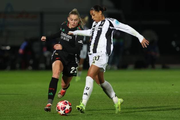 Alessia Russo (Arsenal Women FC) - Estelle Cascarino (Juventus FC) during Juventus Women vs Arsenal, UEFA Champions League Women football match in Biella, Italy, November 12 2024  Copyright: xMattiaxMartegani IPAxSportx xipax xx IPA_51493944 IPA_Agency_IPA51493944