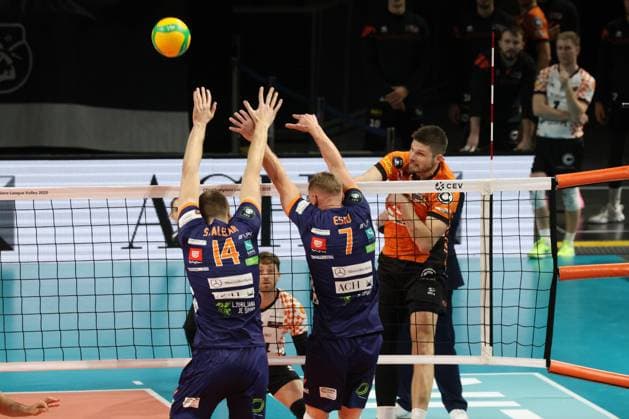 DEU, Champions League, BR Volleys vs. , 12.11.2024, Max-Schmeling-Halle, Berlin, DEU, Champions League, BR Volleys vs. Ljubljana im Bild Ruben Schott (BR Volleys 13), Saso Stalekar (Ljubljana 14), Mikko Esko (Ljubljana 7) Foto: Juergen Engler nordphoto GmbH