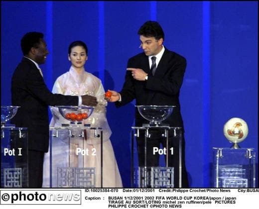 BUSAN 1 12 2001 2002 FIFA World Cup, WM, Weltmeisterschaft, Fussball KOREA japon japan TIRAGE AU SORT LOTING michel zen ruffinen pele PICTURES PHILIPPE CROCHET PHOTO NEWS BUSAN KOREA  Copyright: xPhilippexCrochetx PCPN011201_061.JPG michel zen ruffinen pele