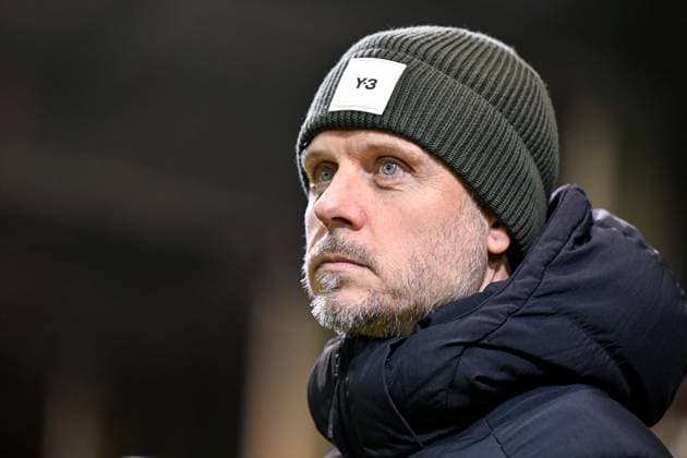 Trainer Alexander Straus (Coach, Headcoach, FC Bayern München, FCB) Porträt, Portrait, Einzelbild, Aktion, Action, 12.11.2024, München (Deutschland), Fussball, UEFA Womens Champions League, Gruppe C, FC Bayern München - Valerenga IF Oslo