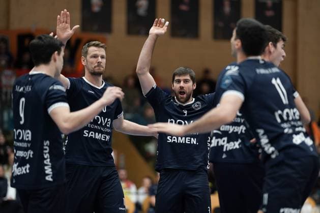 Volleyball, CEV Challenge Cup 12.11..2024, Volleyball, Centre Sportif Lorentzweiler, Luxemburg, CEV Challenge Cup, VC Lorentzweiler - (LUX) - Lycurgus Volleyball (NL) vl: Uros Planinsic (Lycurgus Volleyball 3) jubel - Stijn van Schie (Lycurgus Volleyball 10) - Nuno Marques (Lycurgus Volleyball 9) - Vicente Parraguirre (Lycurgus Volleyball 11)