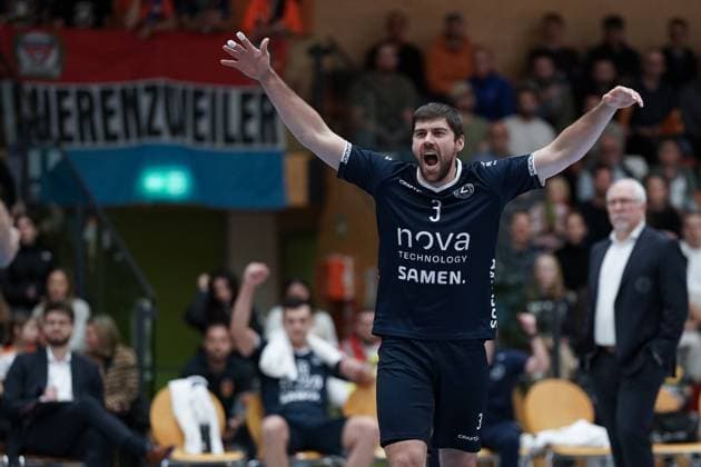 Volleyball, CEV Challenge Cup 12.11..2024, Volleyball, Centre Sportif Lorentzweiler, Luxemburg, CEV Challenge Cup, VC Lorentzweiler - (LUX) - Lycurgus Volleyball (NL) vl: Uros Planinsic (Lycurgus Volleyball 3) jubel