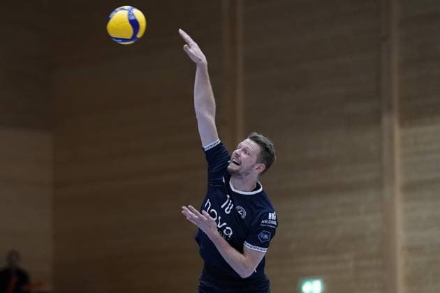 Volleyball, CEV Challenge Cup 12.11..2024, Volleyball, Centre Sportif Lorentzweiler, Luxemburg, CEV Challenge Cup, VC Lorentzweiler - (LUX) - Lycurgus Volleyball (NL) vl: Stijn van Schie (Lycurgus Volleyball 10)