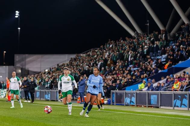 241112 Julie Blakstad of Hammarby and Mary Fowler of Manchester Cityduring the UEFA Women s Champions League football match between Manchester City and Hammarby on November 12, 2024 in Manchester. Photo: Andreas L Eriksson BILDBYRAN COP 106 AE0139 fotboll football soccer fotball uefa womens champions league manchester city hammarby dam bbeng Copyright: ANDREASxLxERIKSSON BB241112AE032