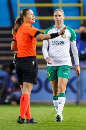 241112 Jonna Andersson of Hammarby during the UEFA Women s Champions League football match between Manchester City and Hammarby on November 12, 2024 in Manchester. Photo: Andreas L Eriksson BILDBYRAN COP 106 AE0139 fotboll football soccer fotball uefa womens champions league manchester city hammarby dam bbeng Copyright: ANDREASxLxERIKSSON BB241112AE033