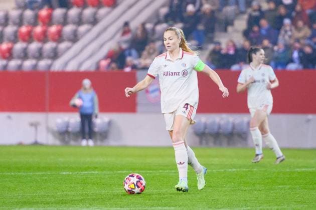 Glodis Perla Viggosdottir (4, FC Bayern München) beim Spiel FC Bayern München v Valerenga IF, Fußball, UEFA Women s Champions League 2024 2025, 3.Spieltag am 12.11.2024 in München, FC Bayern Campus. DFL and DFB regulations prohibit any use of photographs as image sequences and or quasi-video. Bayern Deutschland