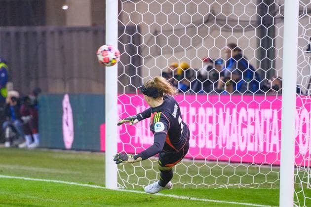 Tove Enblom (1, Valerenga IF) kann den Strafstoß nicht halten beim Spiel FC Bayern München v Valerenga IF, Fußball, UEFA Women s Champions League 2024 2025, 3.Spieltag am 12.11.2024 in München, FC Bayern Campus. DFL and DFB regulations prohibit any use of photographs as image sequences and or quasi-video. Bayern Deutschland