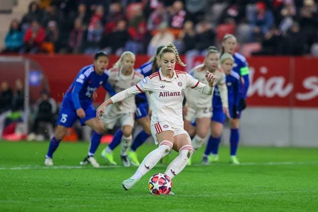 Elfmeter durch Giulia Gwinn (FC Bayern Muenchen, 07), FC Bayern Muenchen vs. Valerenga IF, Fussball, UEFA Women s Champions League, Gruppenrunde, 3. Spieltag, Saison 2024 2025, 12.11.2024, FC Bayern Muenchen vs. Valerenga IF, Fussball, UEFA Women s Champions League, Gruppenrunde, 3. Spieltag, Saison 2024 2025, 12.11.2024 Muenchen Copyright: xEibner-Pressefoto JennixMaulx EP_JML