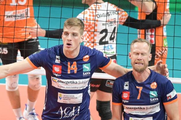Berlin, Deutschland 12. November 2024: CL Volleyball - 2024 2025 - Berlin Recycling Volleys vs. ACH Volley Ljubljana Im Bild: Frust bei Ljubijana v.li. Ex-Berliner Saso Stalekar (ACH Volley Ljubljana), Mikko Esko (ACH Volley Ljubljana) Copyright: xFotostandx xReuhlx