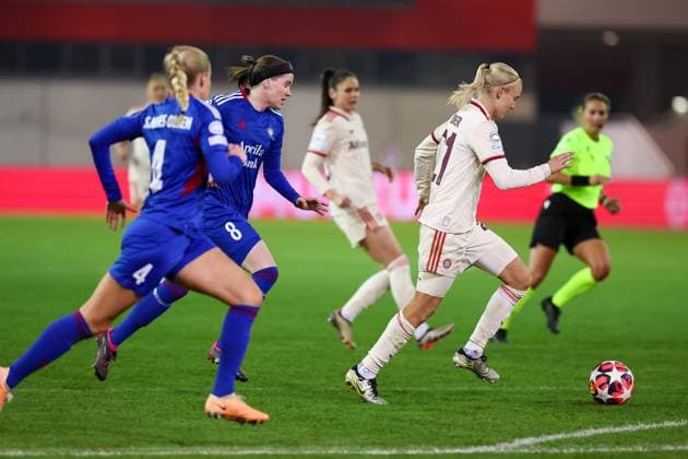Pernille Harder (FC Bayern Muenchen, 21) mit Linn Vickius (Valerenga IF, 08), FC Bayern Muenchen vs. Valerenga IF, Fussball, UEFA Women s Champions League, Gruppenrunde, 3. Spieltag, Saison 2024 2025, 12.11.2024, FC Bayern Muenchen vs. Valerenga IF, Fussball, UEFA Women s Champions League, Gruppenrunde, 3. Spieltag, Saison 2024 2025, 12.11.2024 Muenchen Copyright: xEibner-Pressefoto JennixMaulx EP_JML