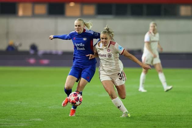Zweikampf Georgia Standway (FC Bayern Muenchen, 31) mit Karina Saevik (Valerenga IF, 21), FC Bayern Muenchen vs. Valerenga IF, Fussball, UEFA Women s Champions League, Gruppenrunde, 3. Spieltag, Saison 2024 2025, 12.11.2024, FC Bayern Muenchen vs. Valerenga IF, Fussball, UEFA Women s Champions League, Gruppenrunde, 3. Spieltag, Saison 2024 2025, 12.11.2024 Muenchen Copyright: xEibner-Pressefoto JennixMaulx EP_JML