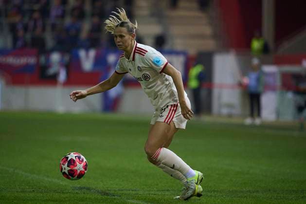 2024 25 UEFA Women™s Champions League FC Bayern München Frauen vs Valerenga Oslo, Croup C, Matchday 3, Saison 2024 2025, FC Bayern München Frauen vs Valerenga Oslo, GER, 2024-11-12, FC Bayern Campus München, BÜHL Klara (FC Bayern München 17), sportworld München FC Bayern Campus Bayern Deutschland