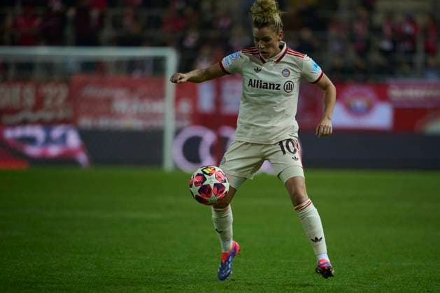 2024 25 UEFA Women™s Champions League FC Bayern München Frauen vs Valerenga Oslo, Croup C, Matchday 3, Saison 2024 2025, FC Bayern München Frauen vs Valerenga Oslo, GER, 2024-11-12, FC Bayern Campus München, DALLMANN Linda (FC Bayern München 10), sportworld München FC Bayern Campus Bayern Deutschland