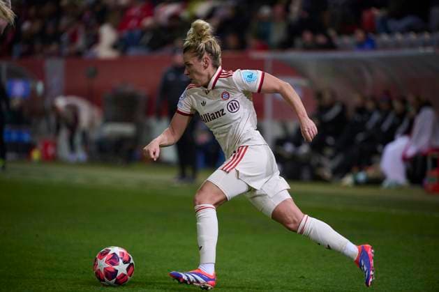 2024 25 UEFA Women™s Champions League FC Bayern München Frauen vs Valerenga Oslo, Croup C, Matchday 3, Saison 2024 2025, FC Bayern München Frauen vs Valerenga Oslo, GER, 2024-11-12, FC Bayern Campus München, DALLMANN Linda (FC Bayern München 10), sportworld München FC Bayern Campus Bayern Deutschland