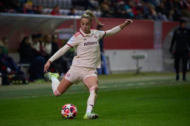 2024 25 UEFA Women™s Champions League FC Bayern München Frauen vs Valerenga Oslo, Croup C, Matchday 3, Saison 2024 2025, FC Bayern München Frauen vs Valerenga Oslo, GER, 2024-11-12, FC Bayern Campus München, GWINN Giulia (FC Bayern München 7), sportworld München FC Bayern Campus Bayern Deutschland
