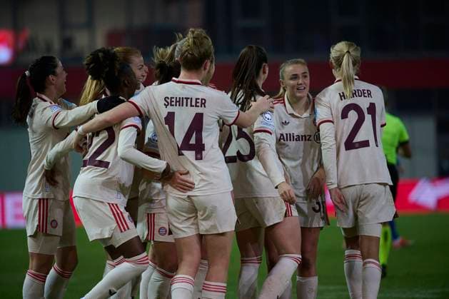 2024 25 UEFA Women™s Champions League FC Bayern München Frauen vs Valerenga Oslo, Croup C, Matchday 3, Saison 2024 2025, FC Bayern München Frauen vs Valerenga Oslo, GER, 2024-11-12, FC Bayern Campus München, Jubel - Tor durch ZADRAZIL Sarah (FC Bayern München 25), sportworld München FC Bayern Campus Bayern Deutschland