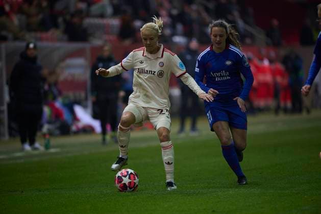 2024 25 UEFA Women™s Champions League FC Bayern München Frauen vs Valerenga Oslo, Croup C, Matchday 3, Saison 2024 2025, FC Bayern München Frauen vs Valerenga Oslo, GER, 2024-11-12, FC Bayern Campus München, HARDER Pernille (FC Bayern München 21), sportworld München FC Bayern Campus Bayern Deutschland