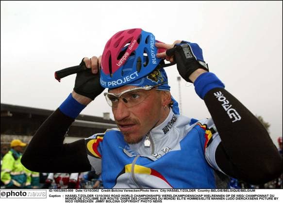 HASSELT ZOLDER 13 10 2002 ROAD WORLD CHAMPIONSHIPS WERELDKAMPIOENSCHAP WIELRENNEN OP DE WEG CHAMPIONNAT DU MONDE DE CYCLISME SUR ROUTE DINER DES CHAMPIONS DU MONDE ELITE HOMMES ELITE MANNEN LUDO DIERCKXSENS PICTURE BY NICO VEREECKEN & JIMMY BOLCINA COPYRIGHT PHOTO NEWS HASSELT ZOLDER BELGIE BELGIQUE BELGIUM  Copyright: xBolcinaxVereeckenx JBPN131002_009.JPG LUDO DIERCKXSENS