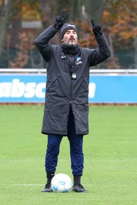DEU, DFL, 2. FBL Hertha BSC, Training, 13.11.2024, Sportforum, Berlin, DEU, DFL, 2. FBL Hertha BSC, Training, im Bild Cheftrainer Cristian Fiel (Hertha BSC Berlin) DFL - regulations prohibit any use of Photographs as image sequences and or quasi-video Foto: Juergen Engler nordphoto GmbH