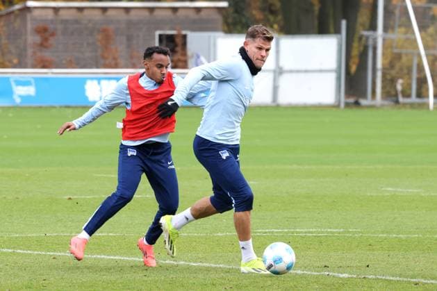 DEU, DFL, 2. FBL Hertha BSC, Training, 13.11.2024, Sportforum, Berlin, DEU, DFL, 2. FBL Hertha BSC, Training, im Bild Florian Niederlechner (Hertha BSC Berlin 7), Bilal Hussein (Hertha BSC Berlin 14) DFL - regulations prohibit any use of Photographs as image sequences and or quasi-video Foto: Juergen Engler nordphoto GmbH