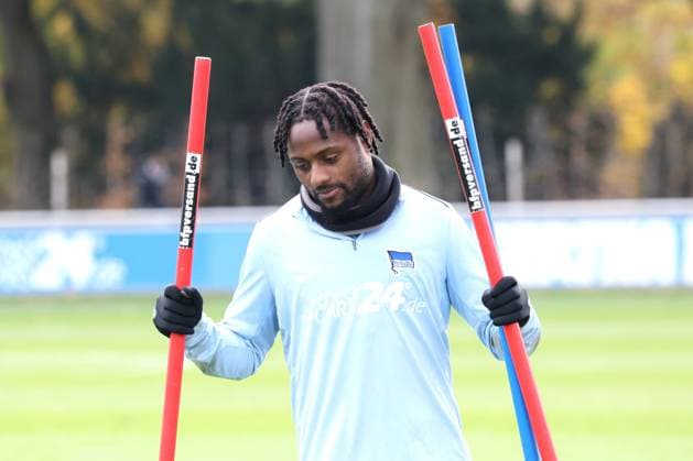 DEU, DFL, 2. FBL Hertha BSC, Training, 13.11.2024, Sportforum, Berlin, DEU, DFL, 2. FBL Hertha BSC, Training, im Bild Deyovaisio Zeefuik (Hertha BSC Berlin 42) DFL - regulations prohibit any use of Photographs as image sequences and or quasi-video Foto: Juergen Engler nordphoto GmbH