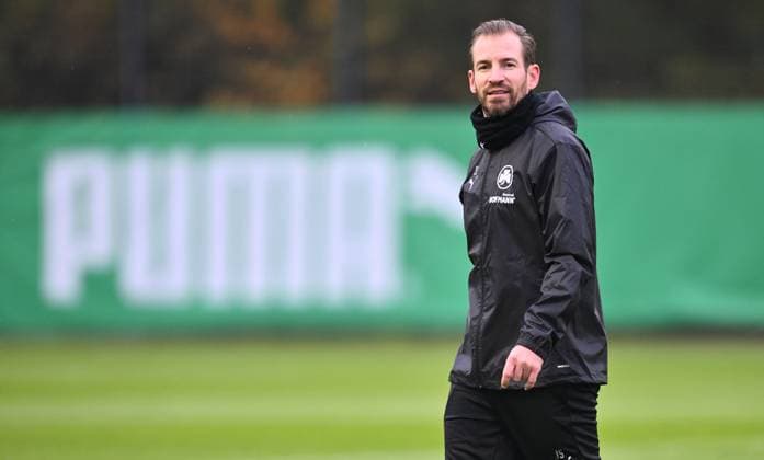 13.11.2024 - Fussball - 2. Bundesliga - Saison 2024 2025 - SpVgg Greuther Fürth Fuerth ( Kleeblatt ) - Training - - xwoxzix - Jan Siewert ( Trainer SpVgg Greuther Fürth )