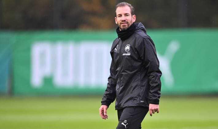 Sport Bilder des Tages 13.11.2024 - Fussball - 2. Bundesliga - Saison 2024 2025 - SpVgg Greuther Fürth Fuerth ( Kleeblatt ) - Training - - xwoxzix - Jan Siewert ( Trainer SpVgg Greuther Fürth )
