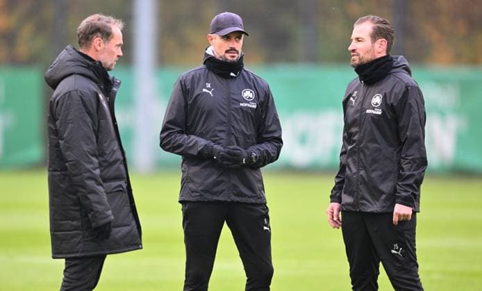 13.11.2024 - Fussball - 2. Bundesliga - Saison 2024 2025 - SpVgg Greuther Fürth Fuerth ( Kleeblatt ) - Training - - xwoxzix - Marco Konrad (Co-Trainer SpVgg Greuther Fürth ) Stefan Kleineheismann (Co-Trainer SpVgg Greuther Fürth ) Jan Siewert ( Trainer SpVgg Greuther Fürth )