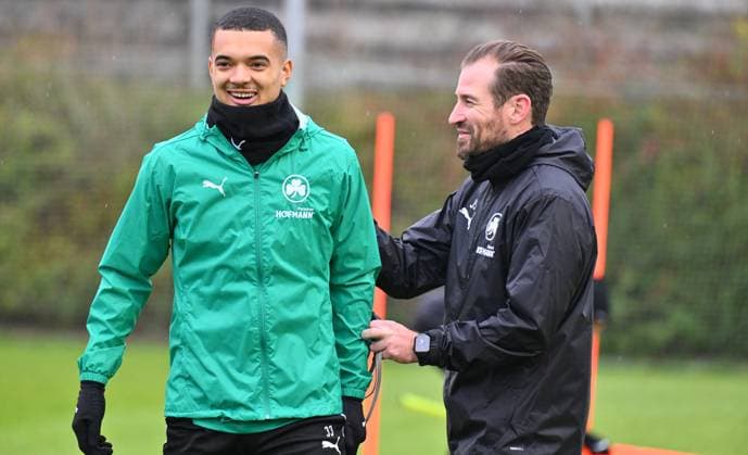 13.11.2024 - Fussball - 2. Bundesliga - Saison 2024 2025 - SpVgg Greuther Fürth Fuerth ( Kleeblatt ) - Training - - xwoxzix - Maximilian Solomon Dietz (33, SpVgg Greuther Fürth ) Jan Siewert ( Trainer SpVgg Greuther Fürth )