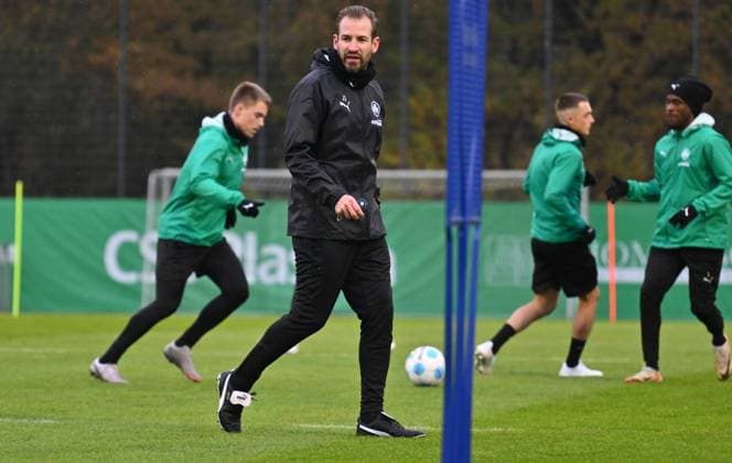 13.11.2024 - Fussball - 2. Bundesliga - Saison 2024 2025 - SpVgg Greuther Fürth Fuerth ( Kleeblatt ) - Training - - xwoxzix - Jan Siewert ( Trainer SpVgg Greuther Fürth )
