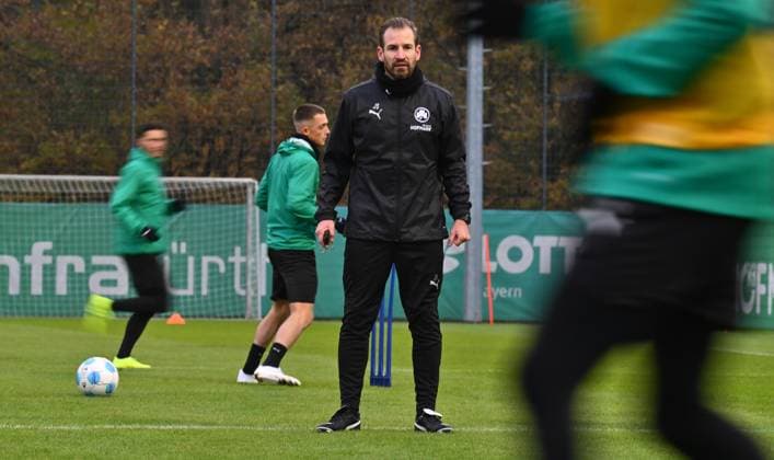 13.11.2024 - Fussball - 2. Bundesliga - Saison 2024 2025 - SpVgg Greuther Fürth Fuerth ( Kleeblatt ) - Training - - xwoxzix - Jan Siewert ( Trainer SpVgg Greuther Fürth )