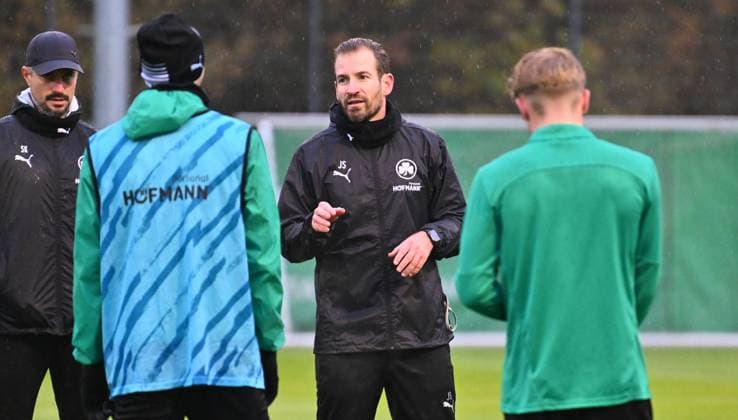 13.11.2024 - Fussball - 2. Bundesliga - Saison 2024 2025 - SpVgg Greuther Fürth Fuerth ( Kleeblatt ) - Training - - xwoxzix - Jan Siewert ( Trainer SpVgg Greuther Fürth )