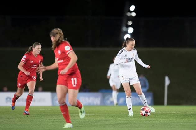 UEFA Women s Champions League - Real Madrid vs FC Twente MADRID, SPAIN -November 13: Caroline Weir of Real Madrid women in action during the UEFA Women s Champions League match between Real Madrid and FC Twente at Alfredo Di Stefano stadium in Madrid. (Photo by Guillermo Martinez) Madrid Alfredo Di Stefano Stadium Spain Copyright: xGuillermoxMartinezx