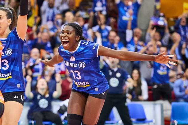 Krystal Rivers (MTV Stuttgart, 13) schreit ihre Freude hinaus GER, MTV Stuttgart - Savino Del Bene SCANDICCI, Volleyball Frauen, Championsleague, Pool E, 4th Round, CLW 61, 13.11.24 GER, MTV Stuttgart - Savino Del Bene SCANDICCI, Volleyball Frauen, Championsleague, Pool E, 4th Round, CLW 61, 13.11.24 Stuttgart