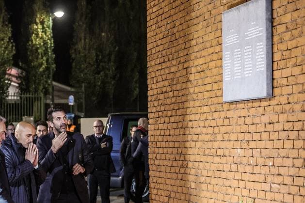Bilder des Jahres 2024, Sport 11 November Sport Themen der Woche KW46 Sport Bilder des Tages Luciano Spalletti and Gianluigi Buffon pictured during a tribute ceremony at the monument at the stadium for the victims of the Heysel disaster, ahead of tomorrow game between Belgium and Italy in the Nations League group phase, Wednesday 13 November 2024 in Brussels. 39 persons died in the Heysel disaster on the final of the Clubs European Cup game between Liverpool and Juventus. BRUNOxFAHY  x105333511x