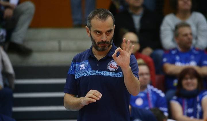 Stuttgart , Volleyball CEV Champions League , Allianz MTV Stuttgart vs. Savino Del Bene Scandicci , Trainer Marco Gaspari ( Scandicci )
