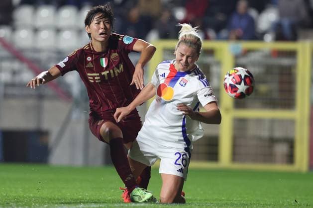 UEFA Women s Champions League 2024-2025 : As Roma Women™s vs Olympique Lyonnais women™s at TRE FONTANE STADIUM Rome, Italy 13.11.2024: Saki Kumagai of Roma, Lindsey Horan of Lyonnais during the UEFA Women s Champions League 2024-2025 football match between As Roma Women™s vs Olympique Lyonnais women™s at Tre Fontane stadium in Rome. Rome TRE FONTANE STADIUM italy italy Copyright: xmarcoxiacobucci